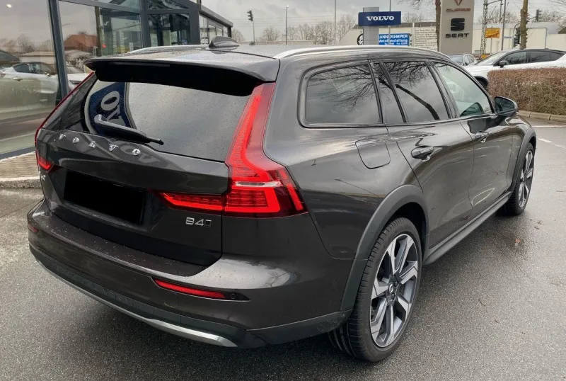 Volvo V60 Cross Country B4 AWD =Ultimate= Panorama/Distronic Гаранция Image 4