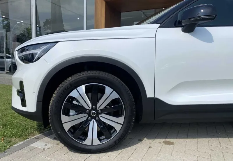 Volvo XC40 Recharge Twin Engine =Ultimate= Distronic Гаранция Image 3